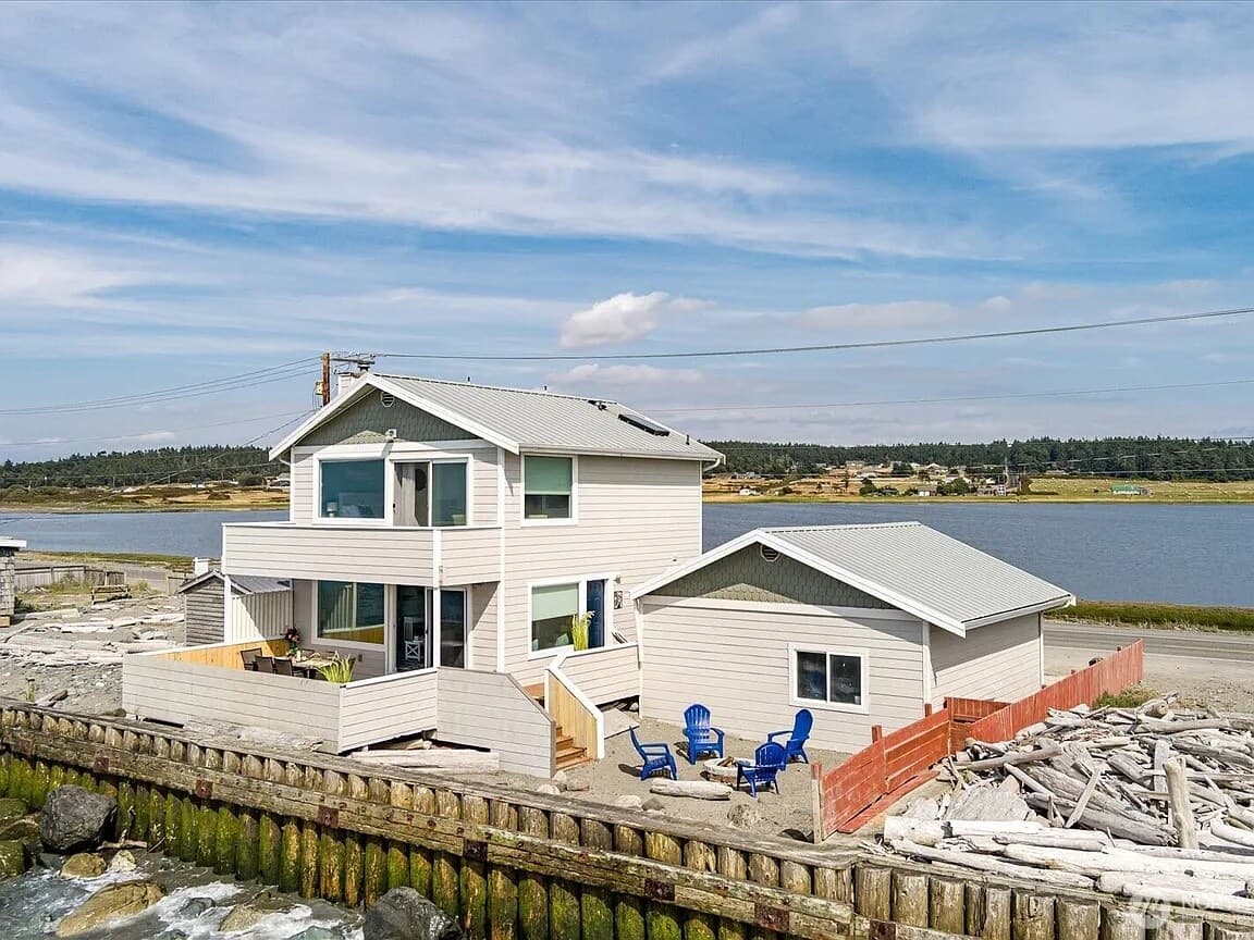 West Beach Getaway
Private Pet‑Friendly House